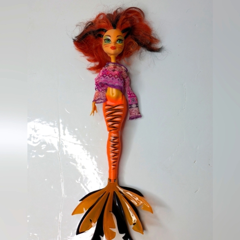 2014 Mattel Monster High Great Scarrier Reef Glowsome Ghoulfish Toralei Stripe
